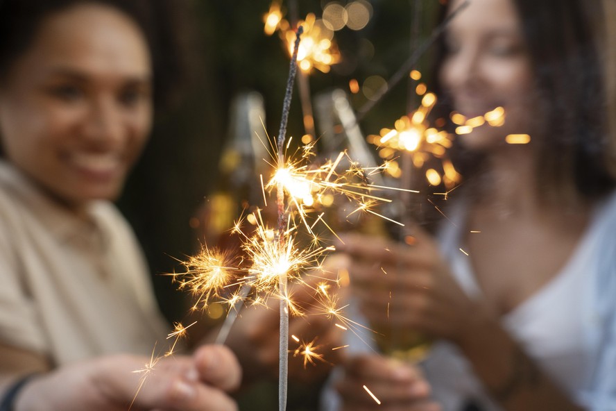 30 frases de Feliz Ano Novo para postar nas redes sociais em 2026
