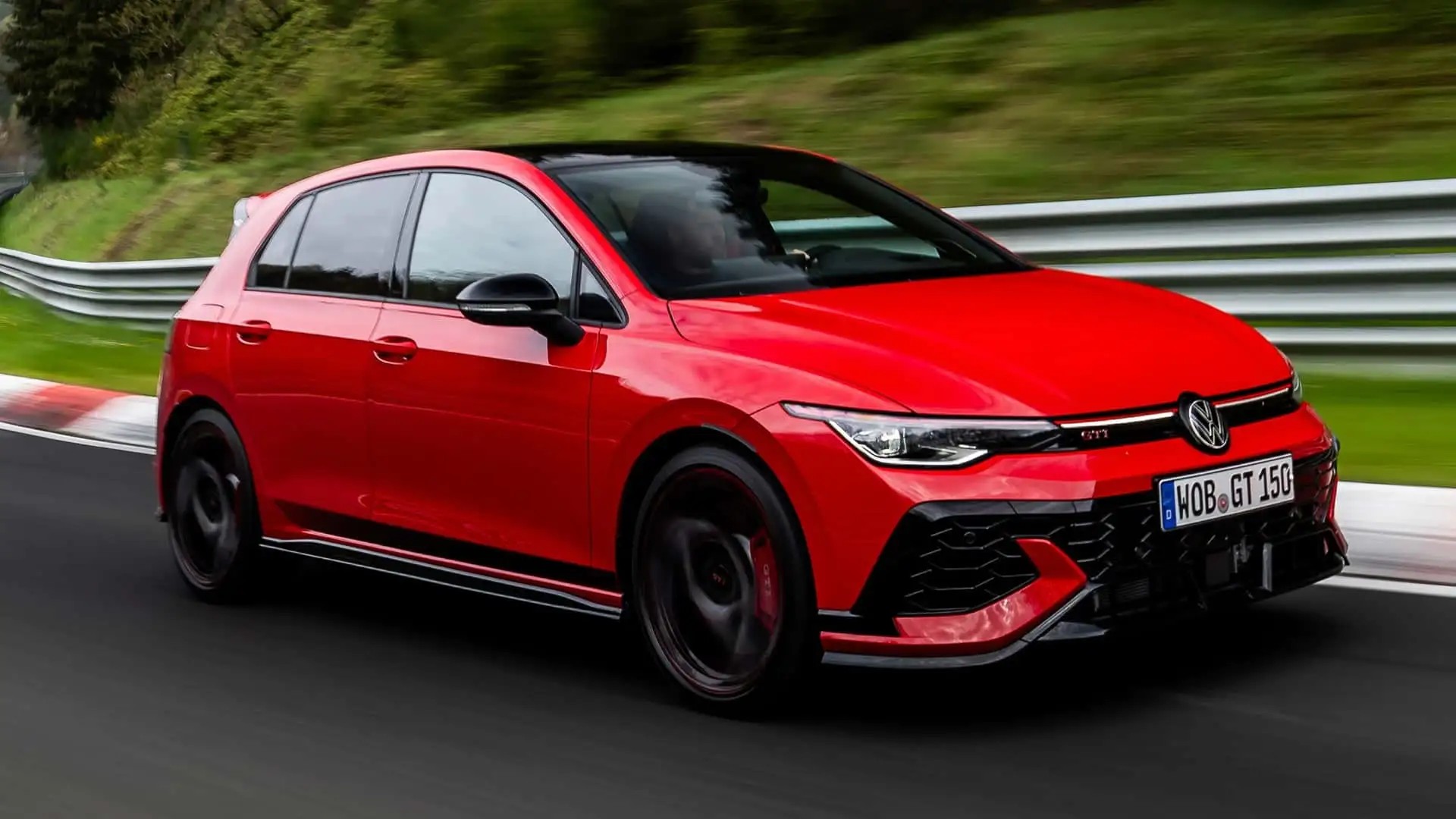 Novo Golf GTI bate recorde em famosa pista de Fórmula 1 e vira o carro de tração dianteira mais rápido do circuito