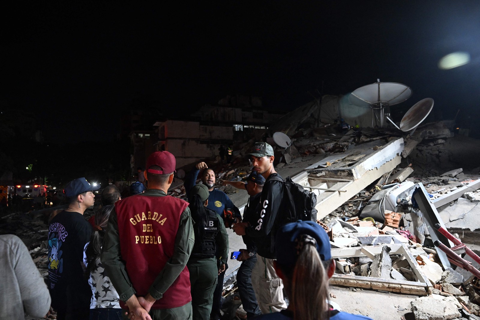 Prédios destruídos, feridos e pânico: imagens mostram destruição causada por terremoto na Venezuela — Foto: Juan Barreto/AFP