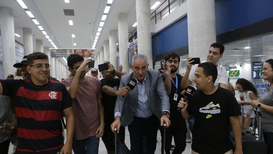 Quem fica com Adenor? Tite vira alvo de disputa entre torcedores de Flamengo e Corinthians nas redes