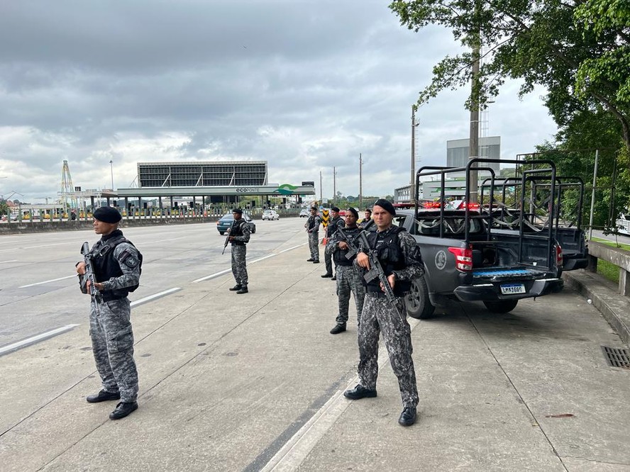 BPChoque da Polícia Militar do Rio patrulha a Ponte Rio-Niterói