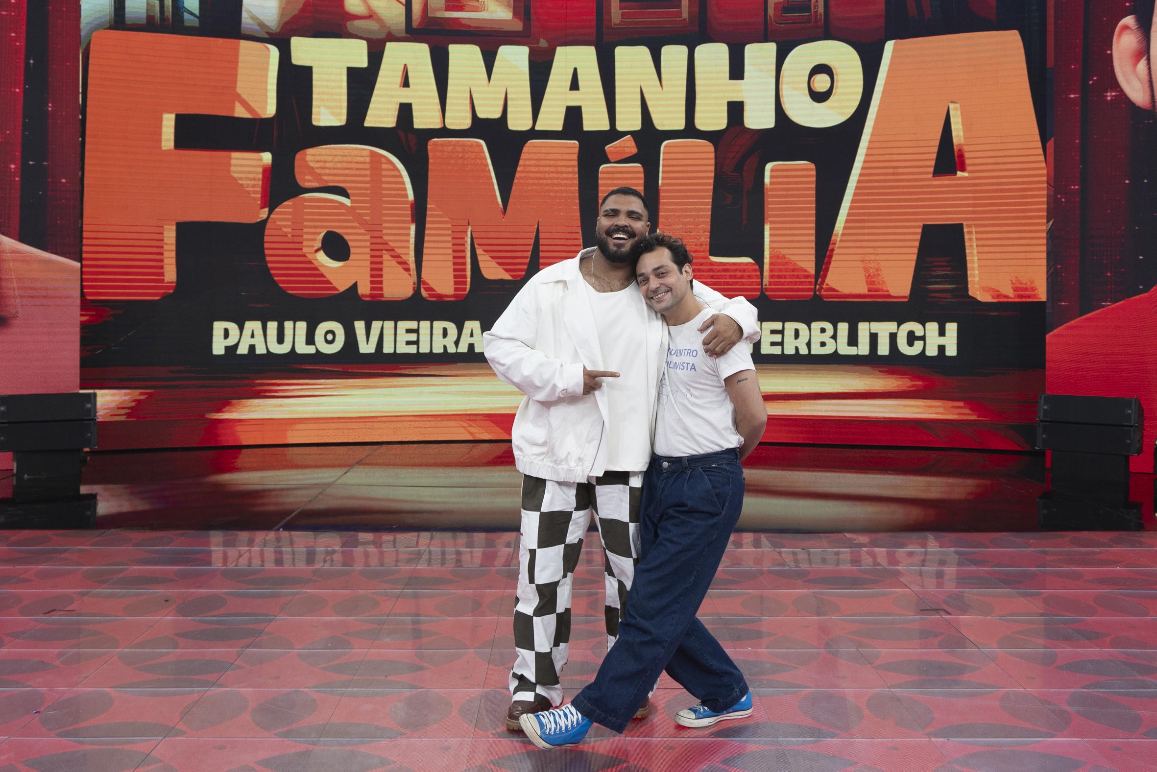 Paulo Vieira e Eduardo Sterblitch participam da estreia do 'Tamanho família' no 'Domingão com Huck'