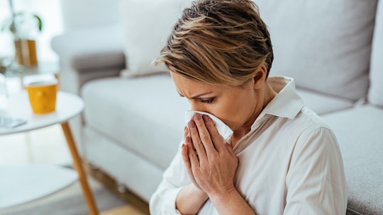Alergias: médico dá dicas de como evitar os gatilhos e espirros em casa 