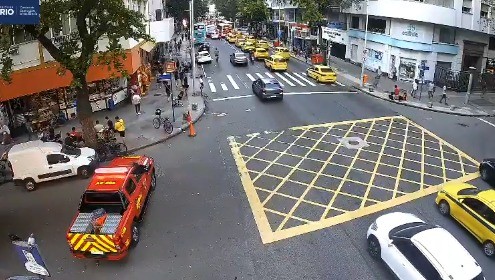 Bombeiros são acionados para explosão em prédio em Copacabana; quatro pessoas foram socorridas com ferimentos leves a moderados - QTU Questões do Universo