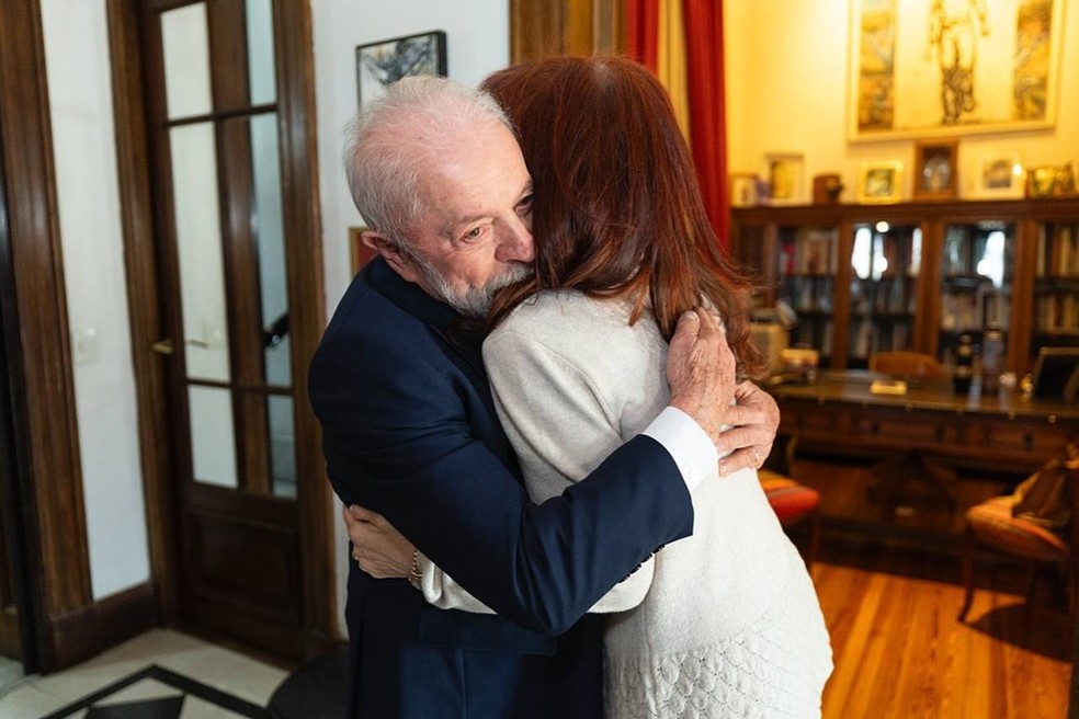 Lula abraa Cristina Kirchner durante visita  aliada - Foto: Reproduo/Instagram/Cristina Kirchner