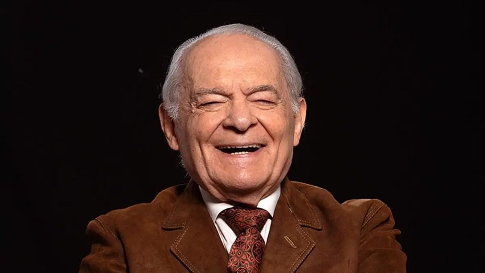 Othon Bastos protagoniza monólogo biográfico 'Não me entrego, não' — Foto: Líbia Florentino/Divulgação