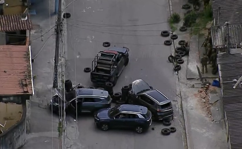 Polícia Militar inicia ocupação na Cidade Alta após uso inédito de carro-bomba por traficantes