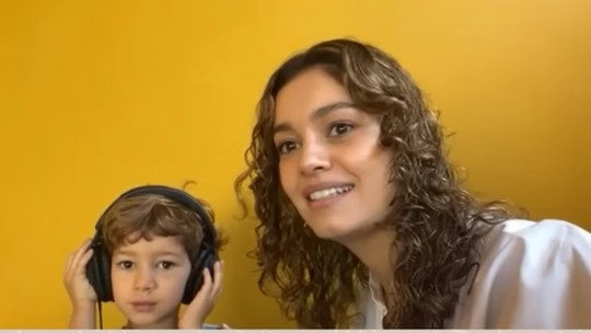 Filho de Sophie Charlotte e Daniel de Oliveira rouba a cena em live da atriz