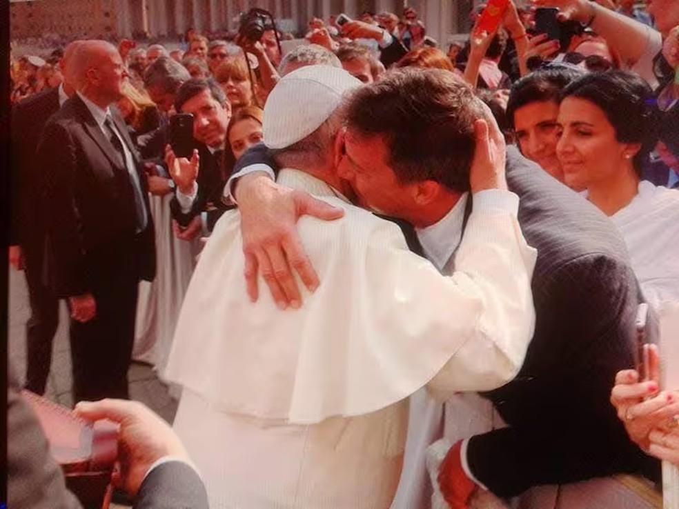 Juan Fernández Xifra visitou seu tio-avô Jorge Bergoglio no Vaticano — Foto: Reprodução/La Nacion