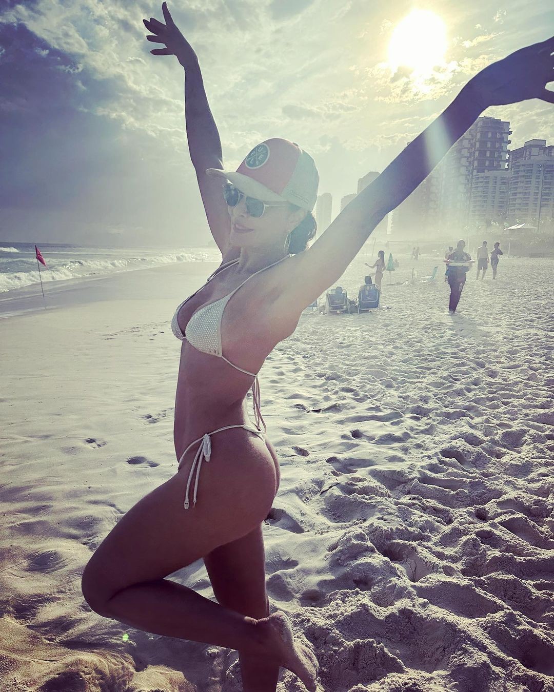 Biquíni ultracavado conquistou Juliana Paes — Foto: Reprodução Instagram