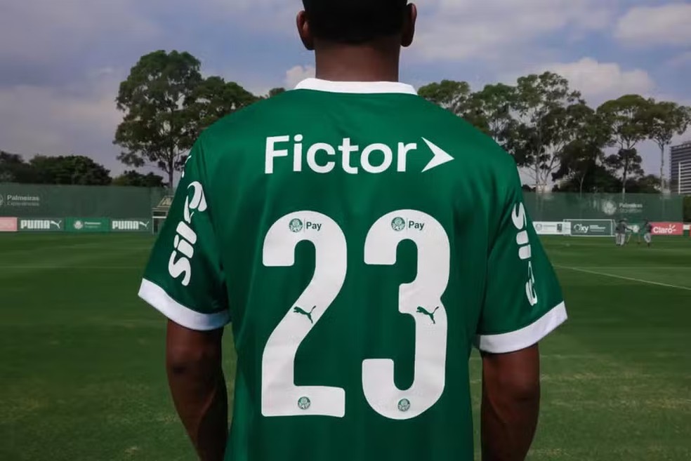 Camisa do Palmeiras com patrocínio da Fictor — Foto: Reprodução/Valor