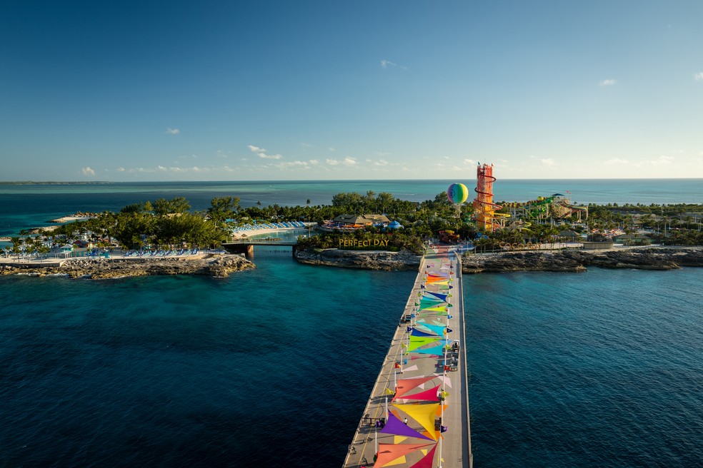 CocoCay, a ilha privativa da companhia de cruzeiros Royal Caribbean nas Bahamas — Foto: Erin Schaff/The New York Times