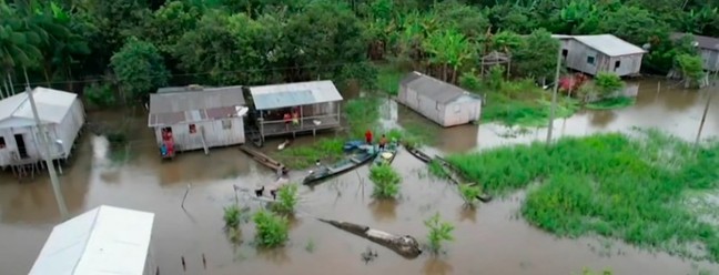 Cheia do Rio Negro alaga casas e afeta mais de 500 mil pessoas no Amazonas — Foto: Michel Dantas / AFP