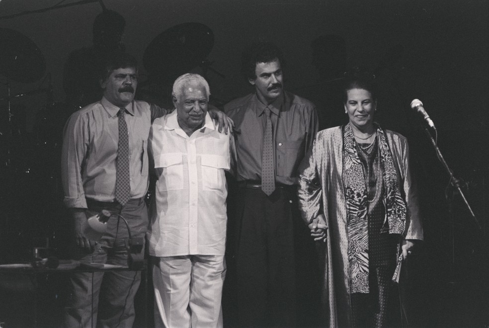 Dori Caymmi (à esquerda), Dorival Caymmi, Danilo Caymmi e Nana Caymmi em show, em 1987 — Foto: Chico Ybarra