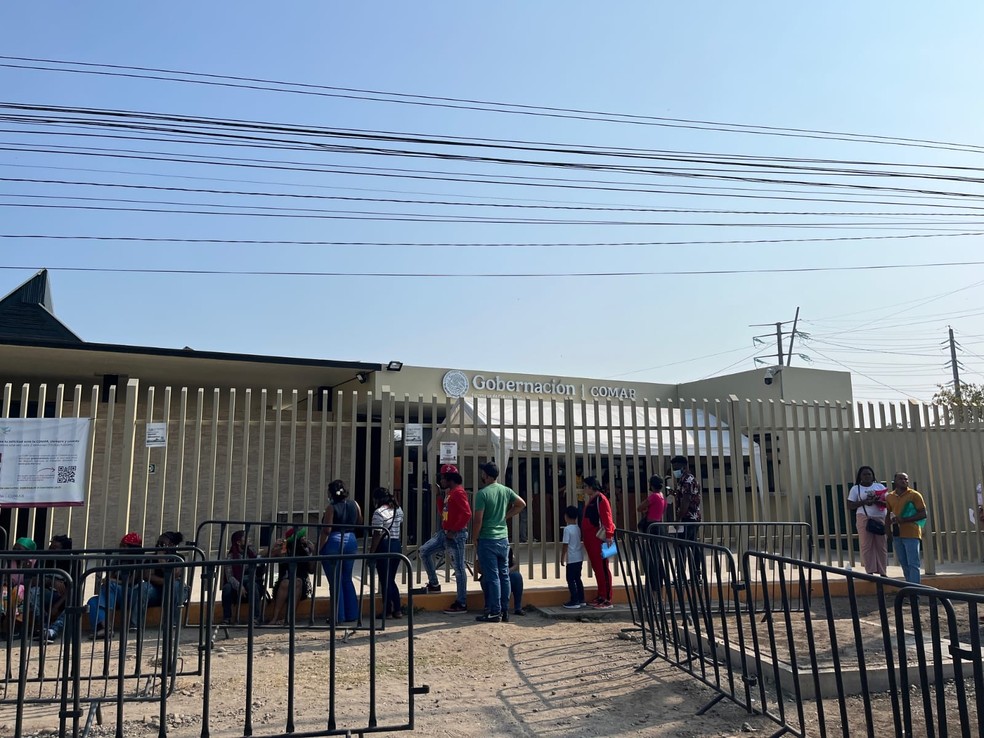 Milhares de cubanos e de cidadãos de outros países estão sendo deportados dos EUA para o México — Foto: HRW