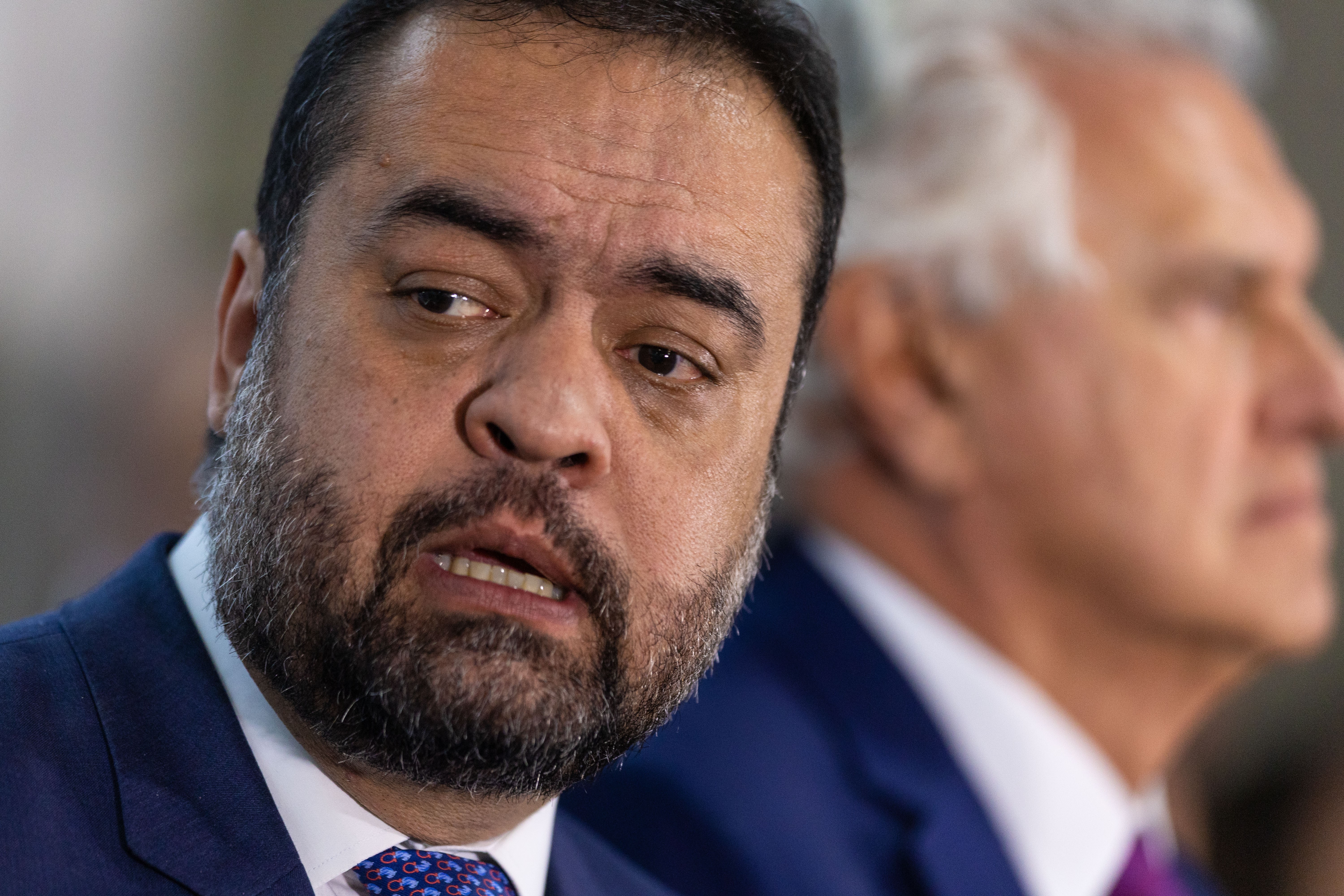 Castro segue em silêncio 24 horas após prisão de Bacellar, presidente da Alerj