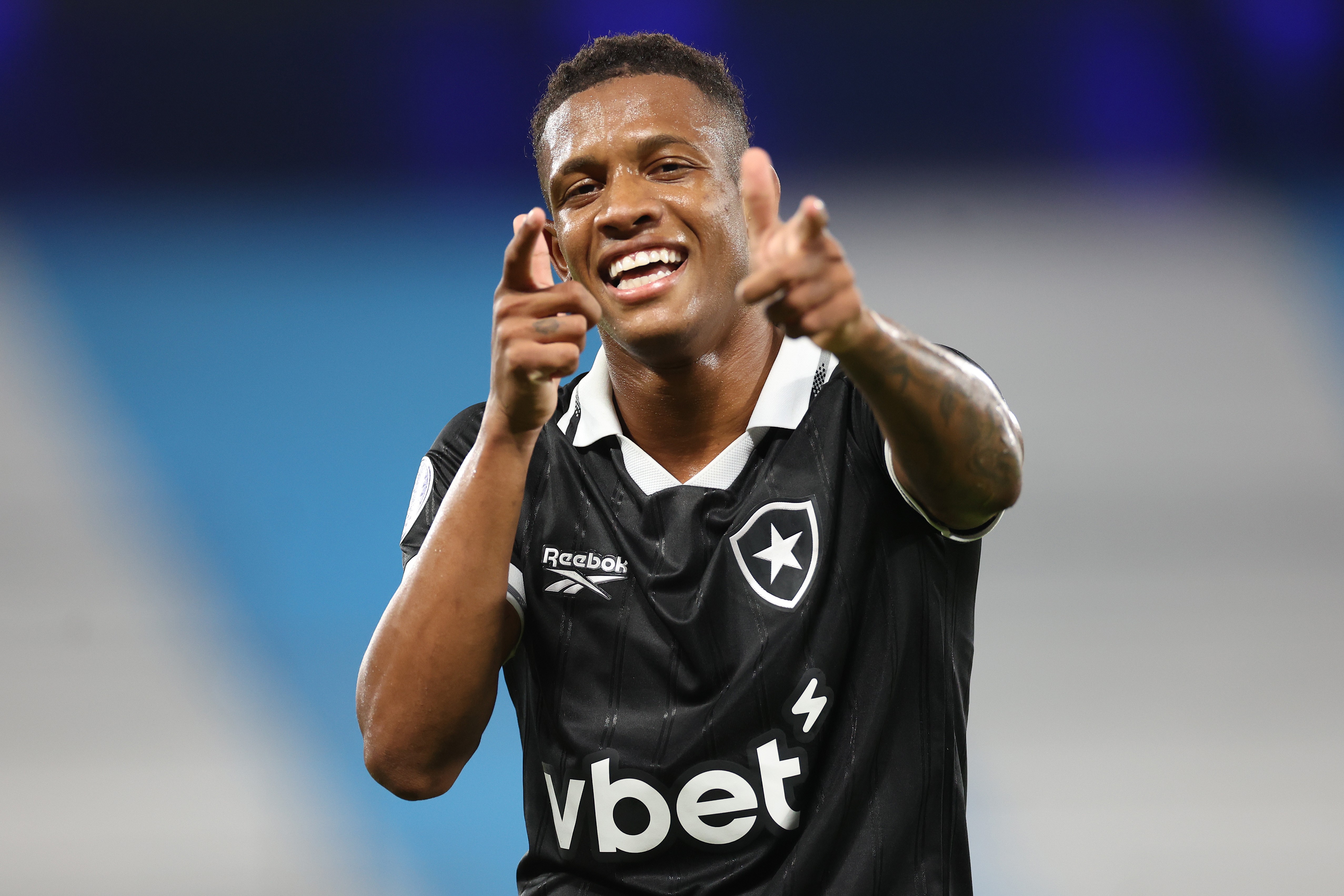 Danilo decide no fim, e Botafogo vence Racing na Argentina com boa atuação coletiva