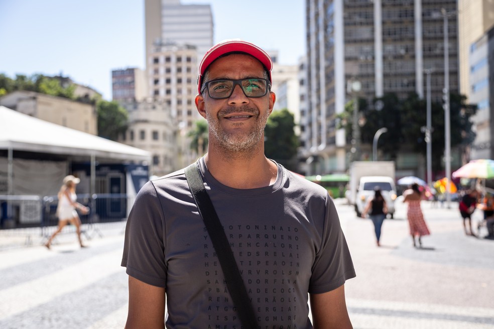 'Quem é o governador do Rio?': auxiliar de serviços gerais Clayton Reis responde — Foto: Júlia Aguiar