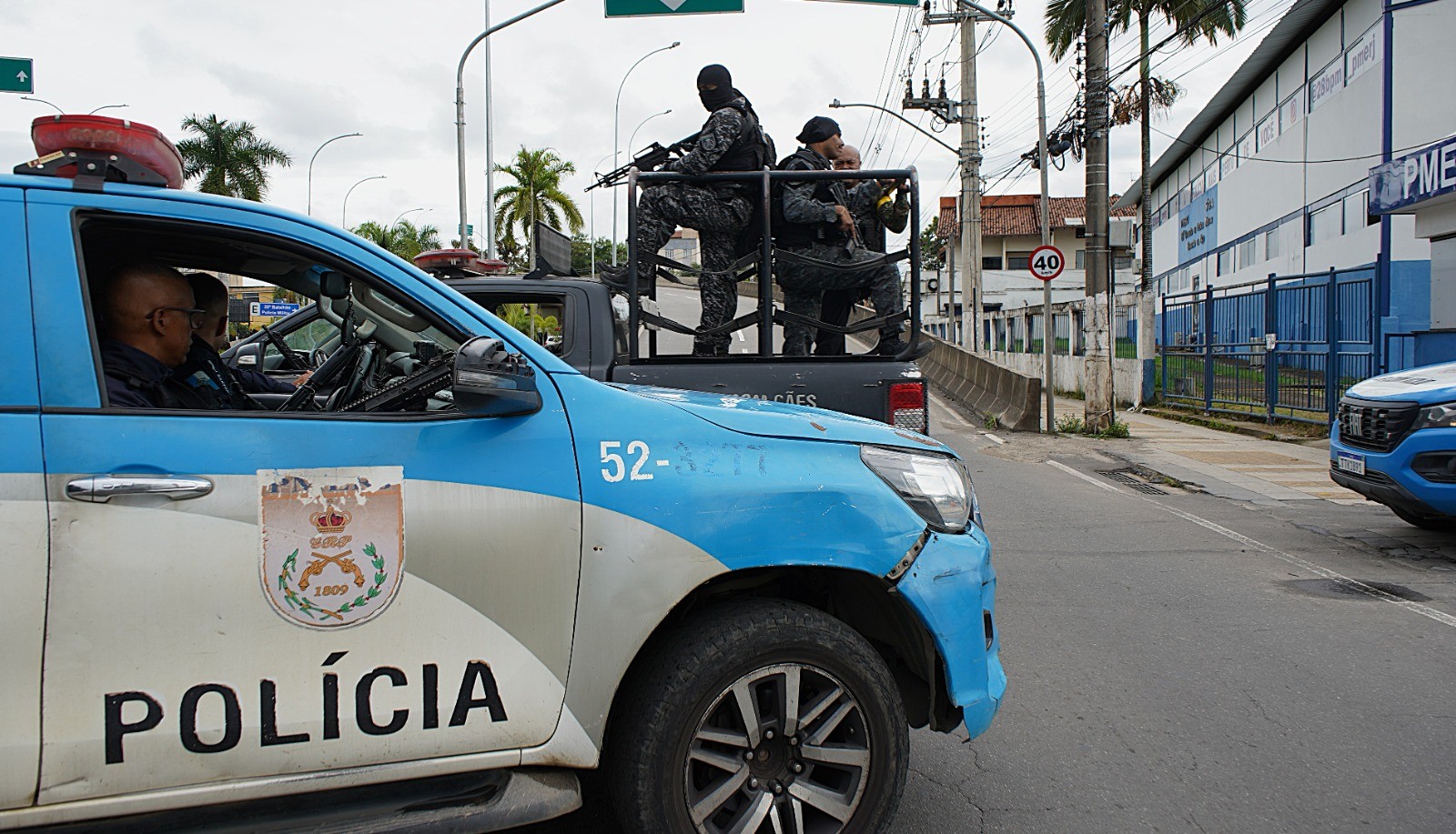 Após domingo com violento confronto entre facções rivais, Volta Redonda suspende aulas em oito escolas - Foto