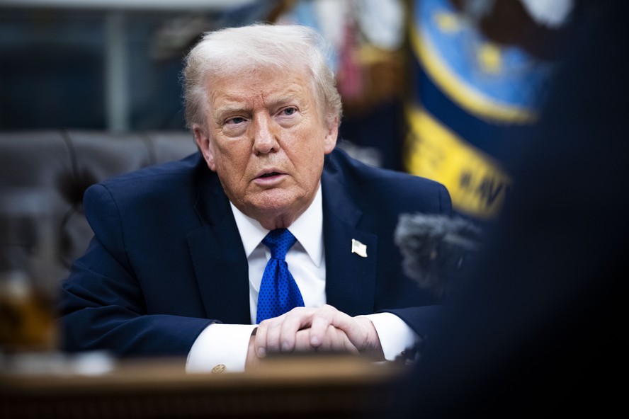 Trump diz que EUA ficarão com a Groenlândia 'de uma forma ou de outra'