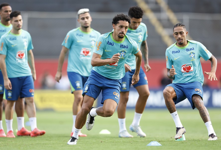 Marquinhos treina com a seleção brasileira em Salvador