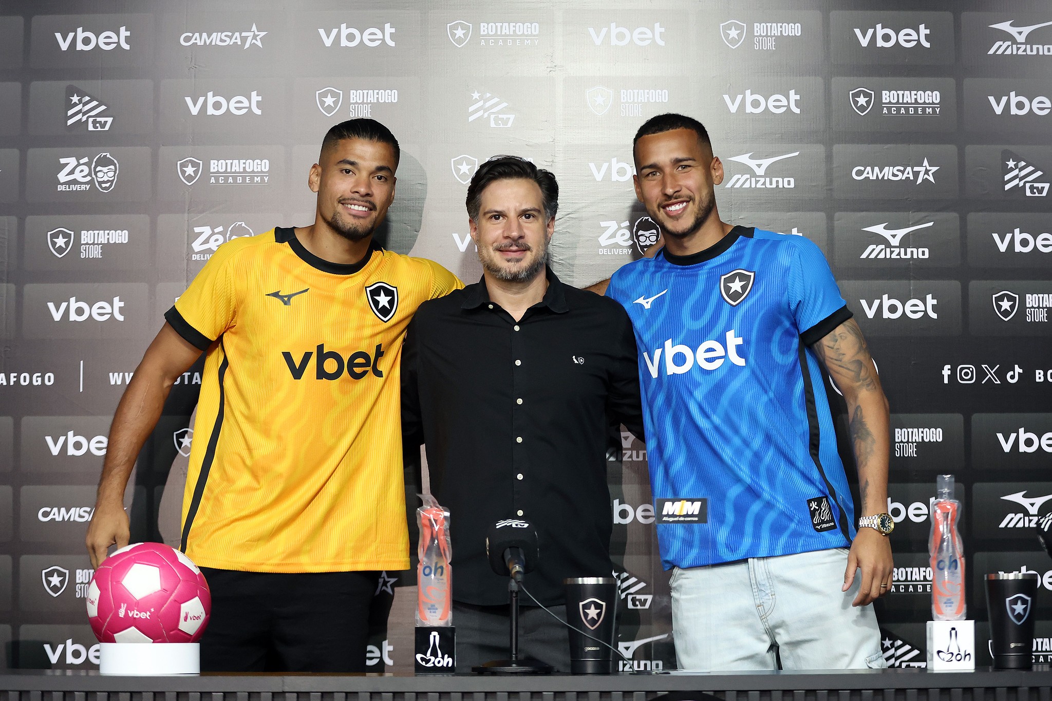 Botafogo apresenta pacotão de reforços antes de encarar o Vitória no Brasileirão