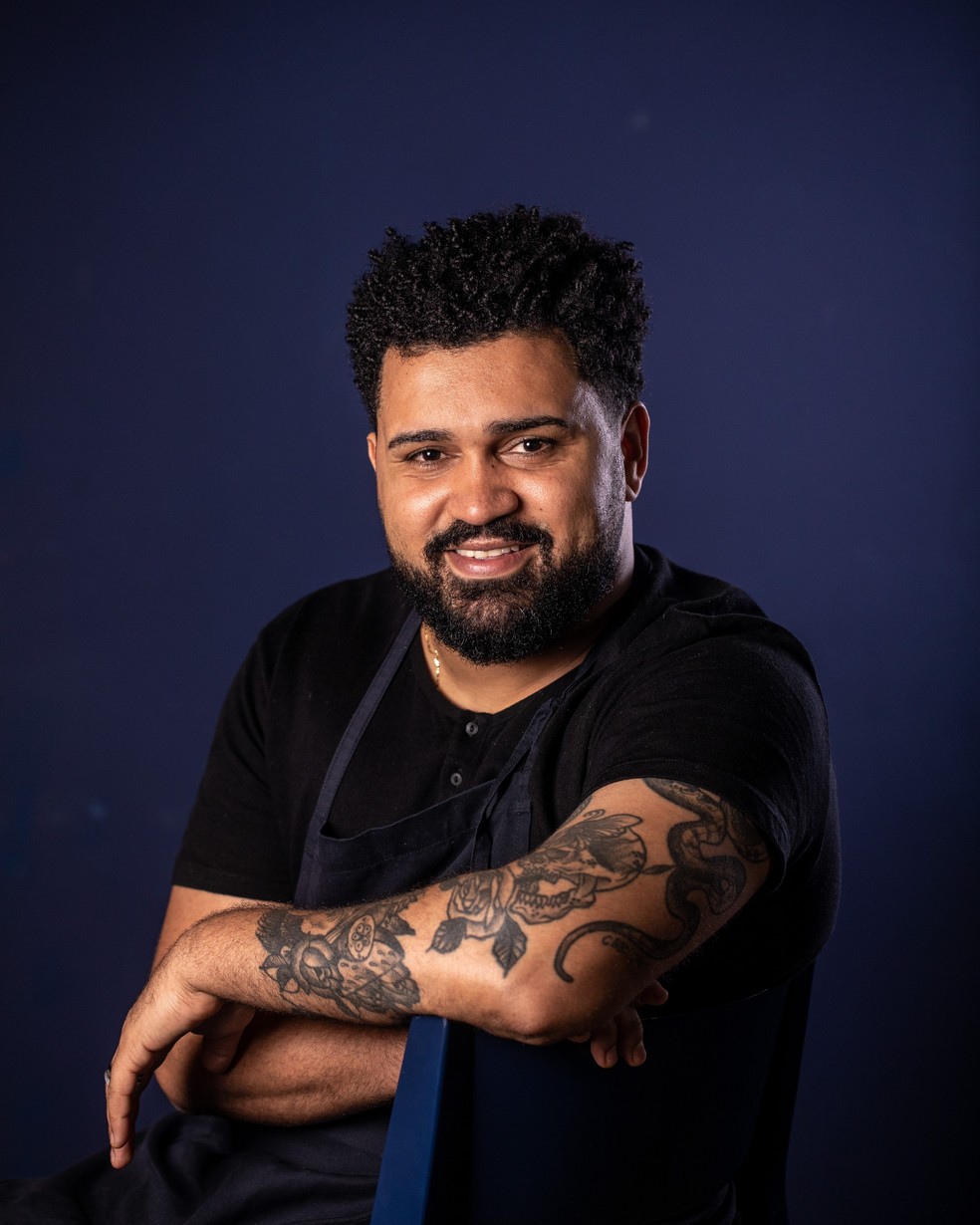Danilo Parah. Ízär e Mäska no mesmo estande — Foto: Divulgação/Tomás Rangel
