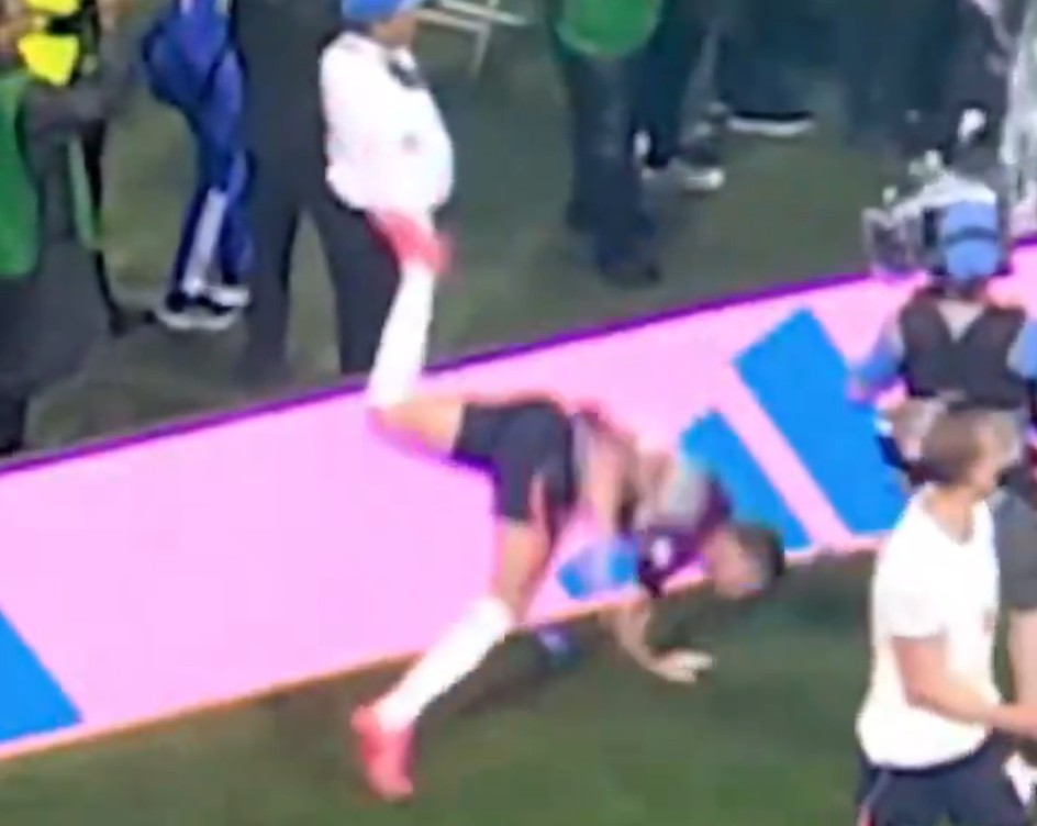 Atleta inglês sofre lesão inesperada em comemoração de vitória