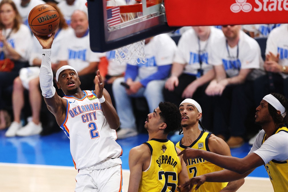 Shai foi o cestinha da partida, mas não adiantou — Foto: Matthew Stockman/Getty Images/AFP