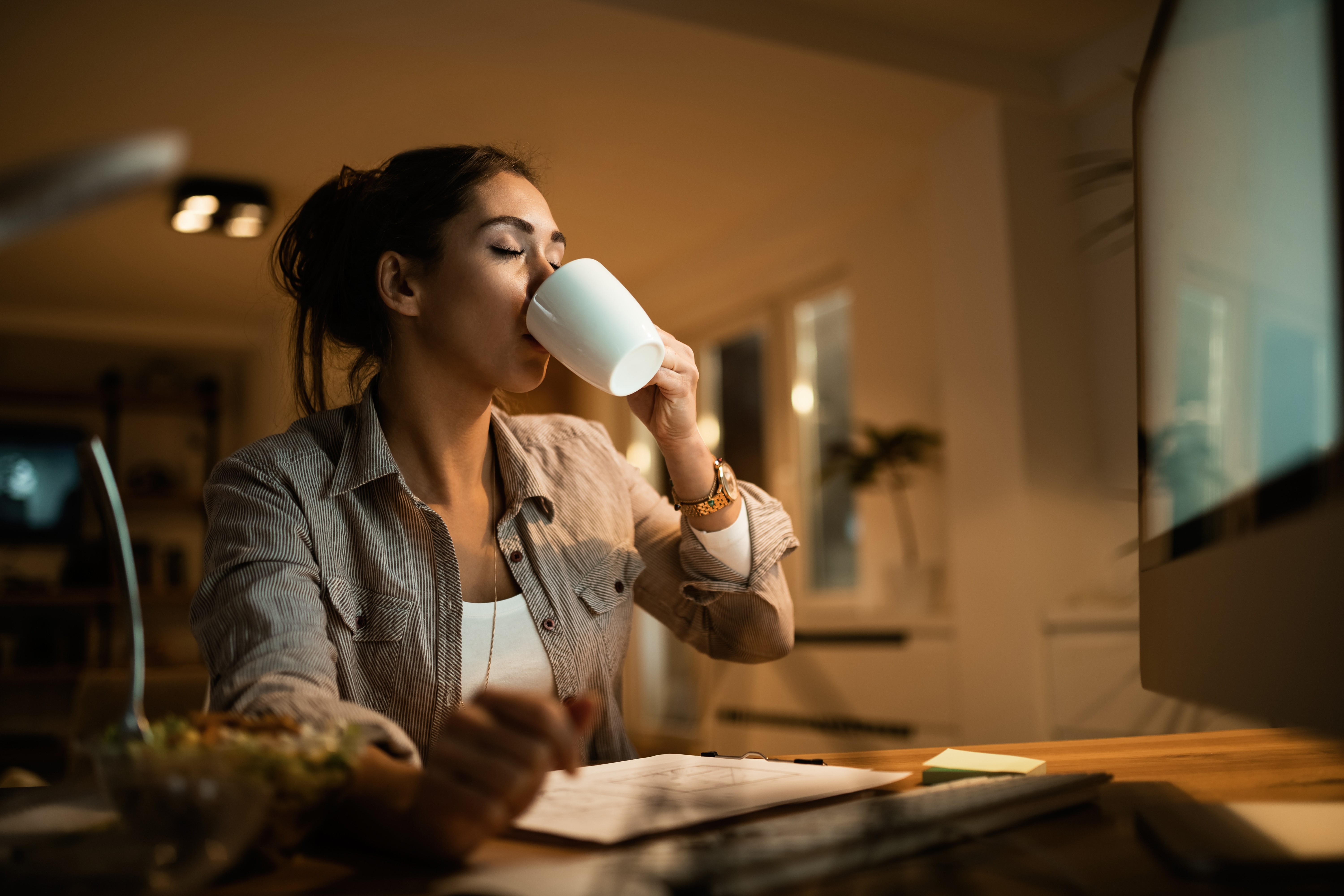 Por que o leite pode ser pior à noite do que durante o dia? Beber um copo antes de dormir talvez não seja uma boa ideia - QTU Questões do Universo