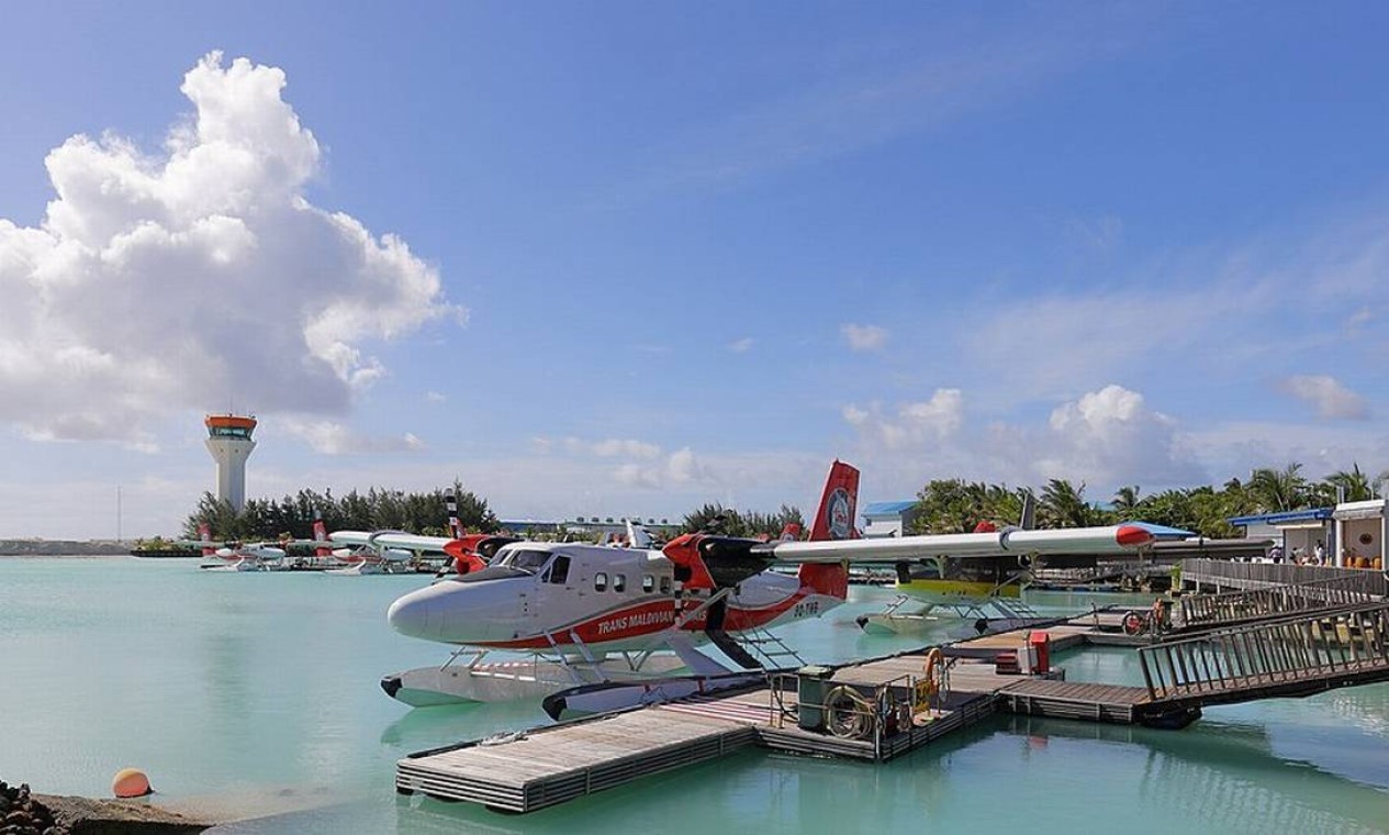 Aeronave da Trans Maldivian no terminal de hidroaviões do aeroporto de Malé, capital das Maldivas  — Foto: Reprodução
