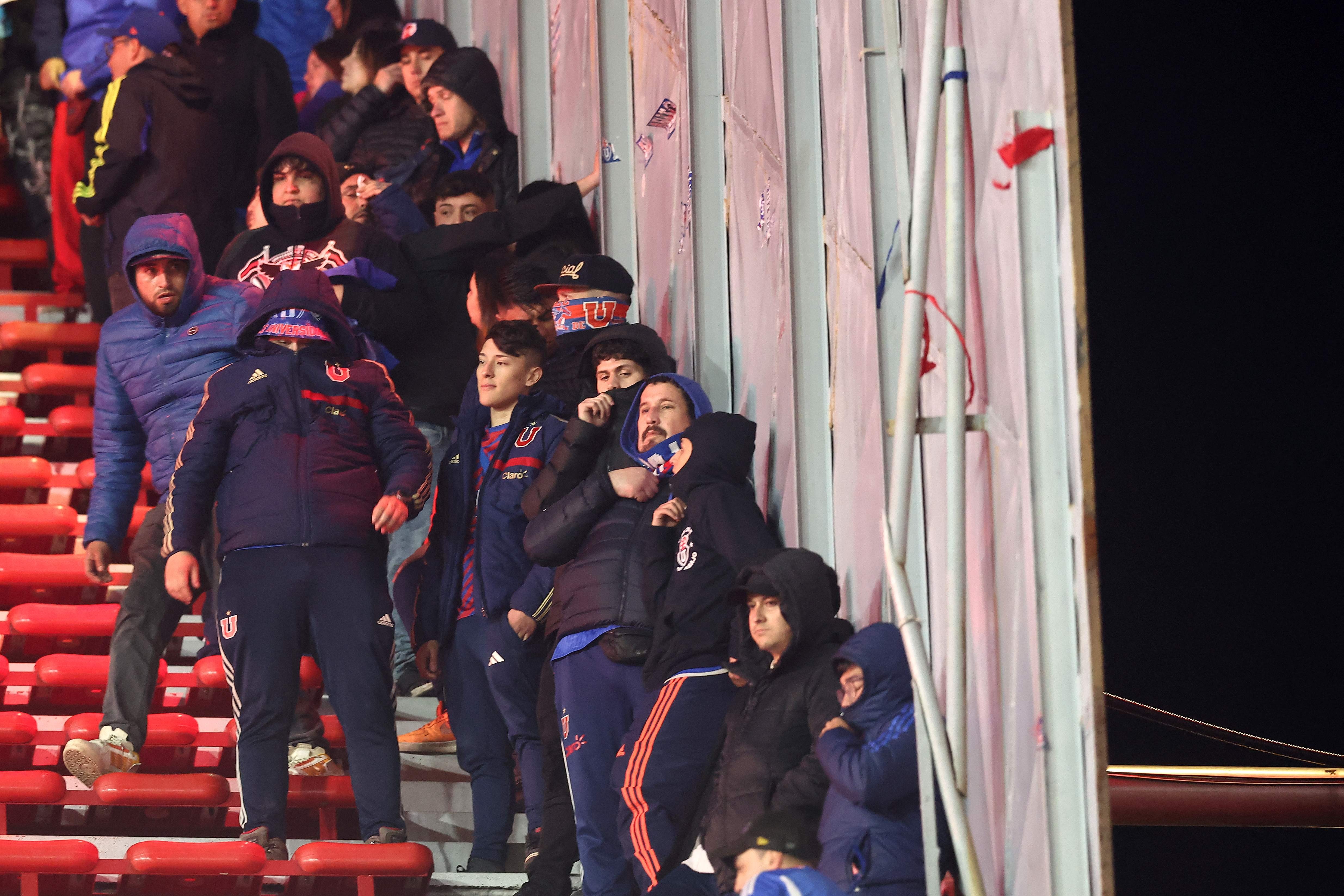 Torcedor que caiu da arquibancada na briga em Independiente x Universidad de Chile fala pela primeira vez: 'Estou bem agora'