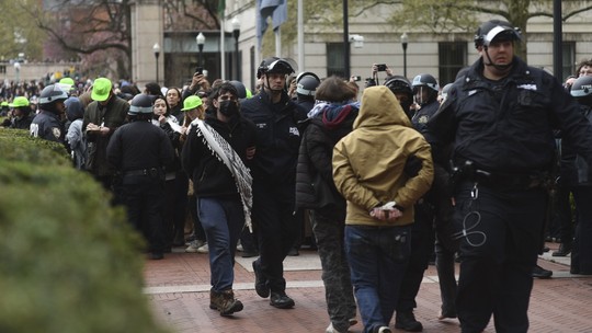 Polícia prende manifestantes durante protesto pró-Palestina em universidade nos EUA
