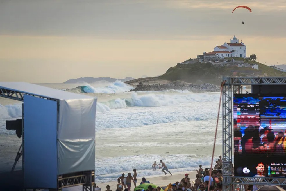Praia de Itaúna, em Saquarema — Foto: Damien Poullenot/WSL