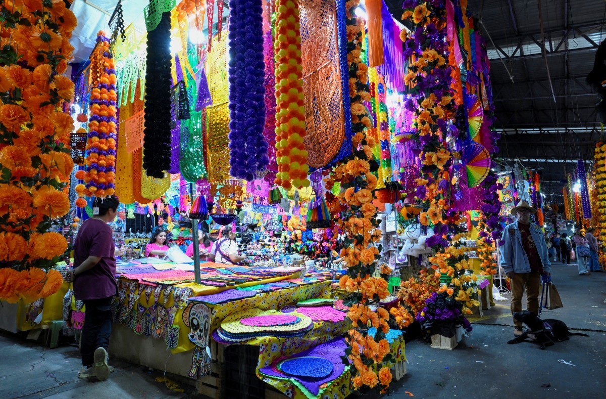 Entenda como artesãos mexicanos mantêm tradição centenária do papel picado para o 'Dia dos Mortos' em meio à produção industrial