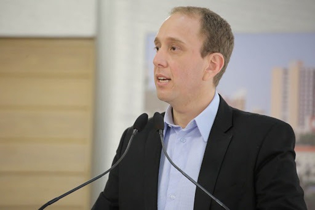 Rodrigo Manga é expulso do Republicanos por apoiar campanha da esposa no União Brasil - QTU Questões do Universo
