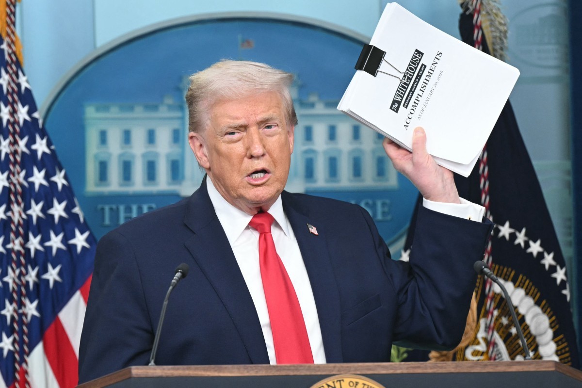 Trump diz que não há  volta atrá em plano sobre a Groenlândia e chega atrasado a Davos após falha no Air Force One