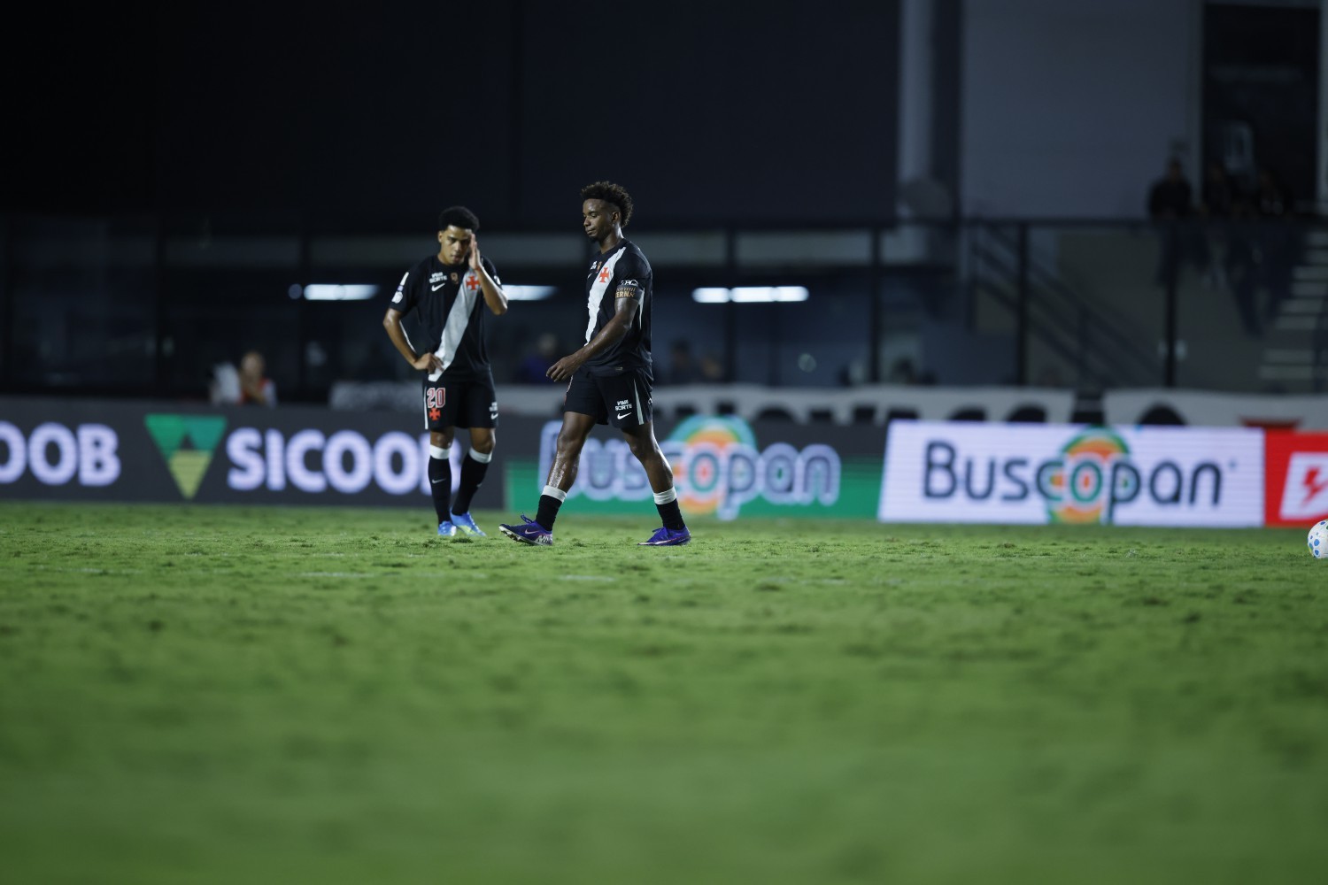 Thiago Mendes desabafa após derrota do Vasco para o Bragantino: 'Resultado vergonhoso'
