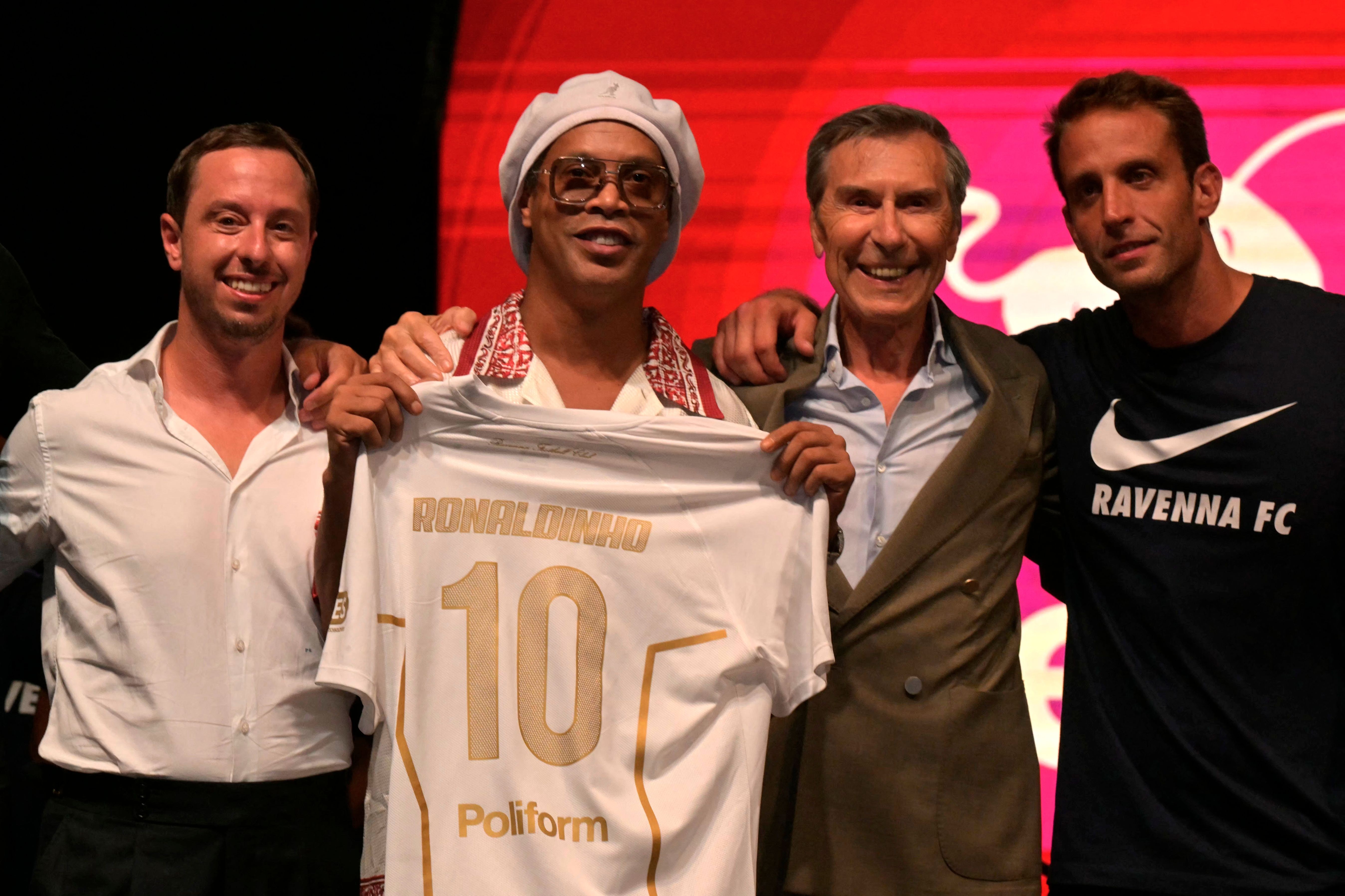 Jogador, acionista, embaixador: o que motivou a volta de Ronaldinho Gaúcho ao futebol, pelo Ravenna-ITA - QTU Questões do Universo