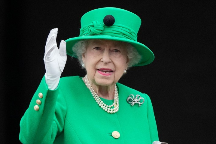 Elizabeth II, rainha do Reino Unido, durante comemorações do Jubileu de Platina — Foto: Frank Augstein/AFP