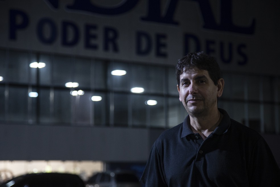 O porteiro Luís Carlos da Silva, de 52 anos — Foto: Alexandre Cassiano