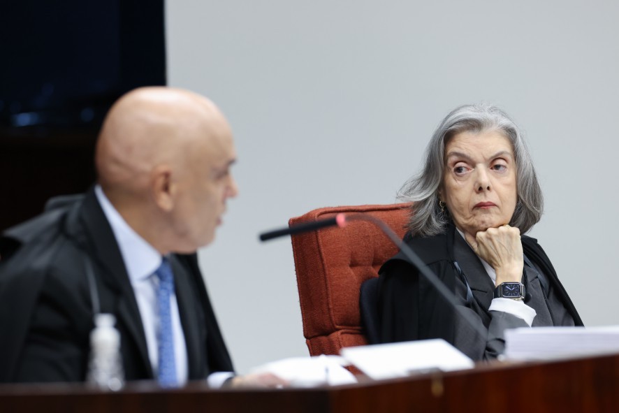 Cármen Lúcia afirmou ser preciso barrar a "máquina de desmontar a democracia" da história do país: "Ditadura mata, vive da morte, não apenas da sociedade, mas da democracia, de seres humanos de pele e osso que são torturados e mutilados" — Foto: Antonio Augusto / STF