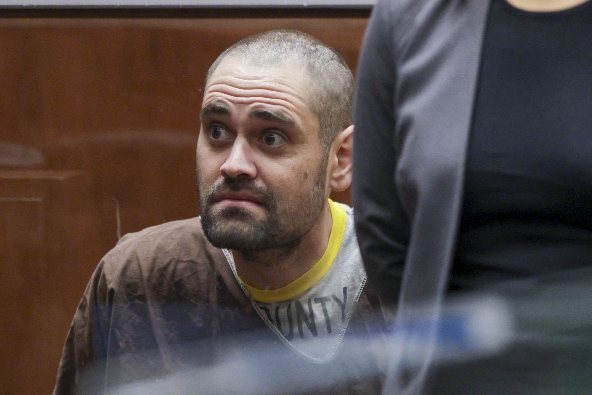 Filho do cineasta Rob Reiner se declara inocente de assassinato dos pais