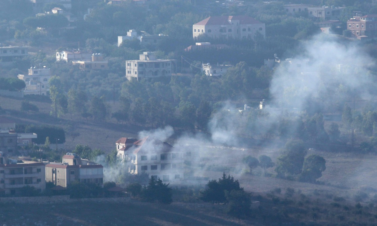 Israel diz ter atacado cerca de 30 posições de lançamento de foguetes do Hezbollah 