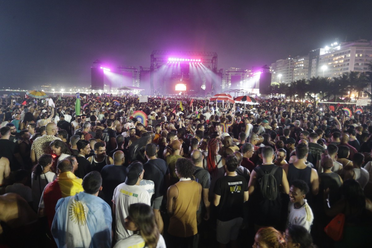Beijão, look icônico, filas e som baixo: veja os pontos altos e baixos do show de Madonna na Praia de Copacabana