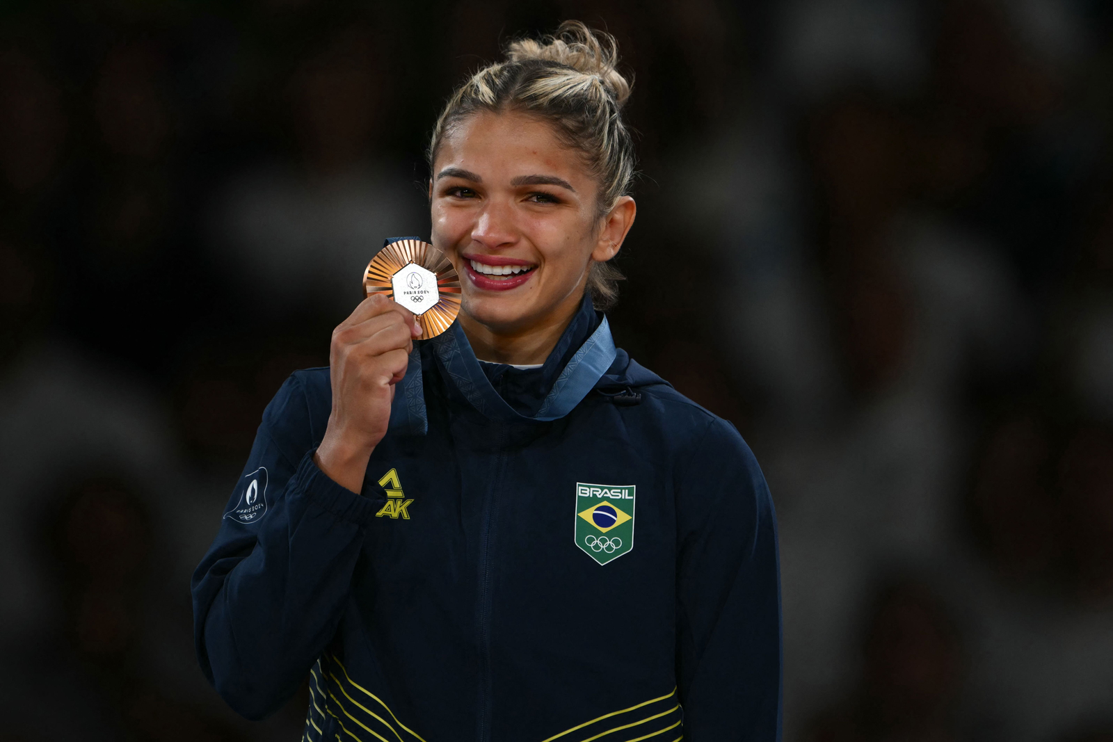 Larissa Pimenta conquistou a medalha de bronze no judô — Foto: Luis ROBAYO / AFP