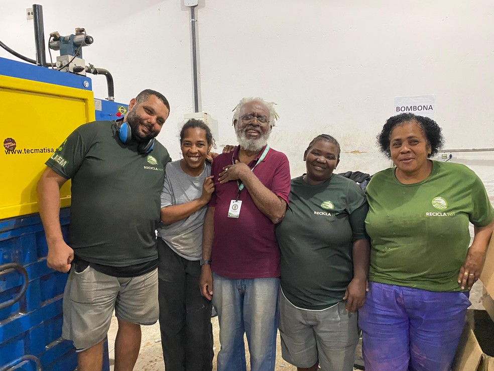 Os cooperados Thiago Marques, Priscilla Marques, Reinaldo Abreu, Adriana Correa e Roseli Pompeu falaram sobre o trabalho na cooperativa — Foto: Filipe Bias