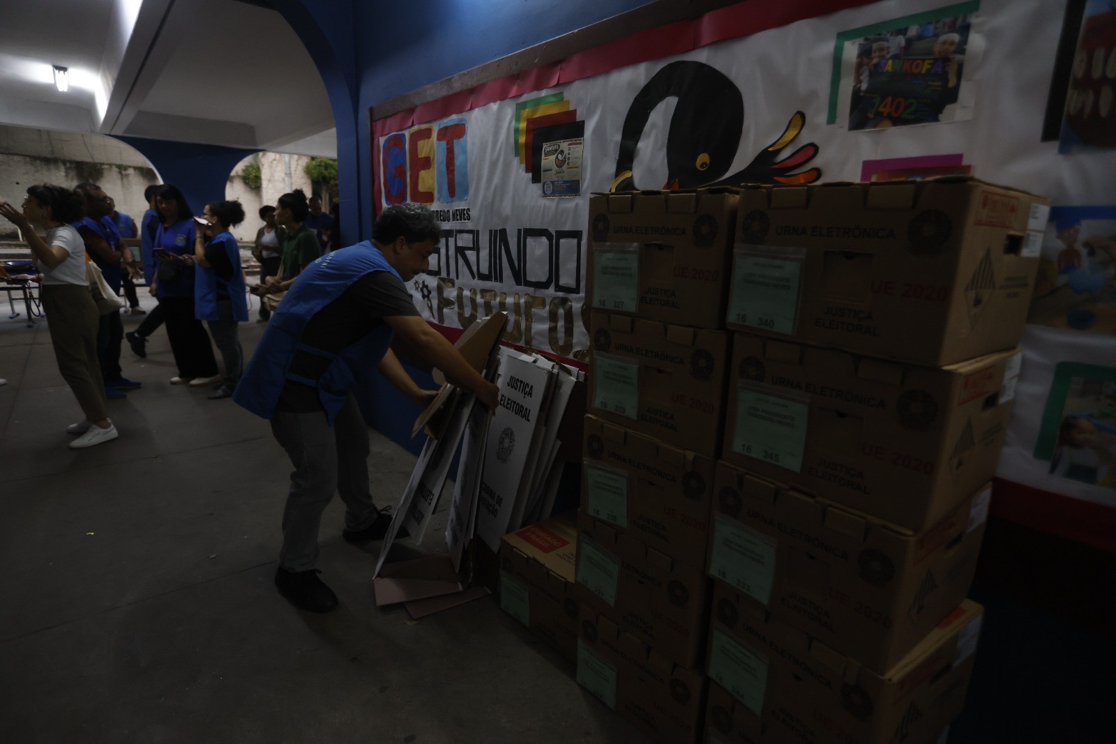 Frota reduzida, ordem de prisão e pedidos de Lula e Flávio: veja cronologia que levou à prorrogação do horário de votação no país