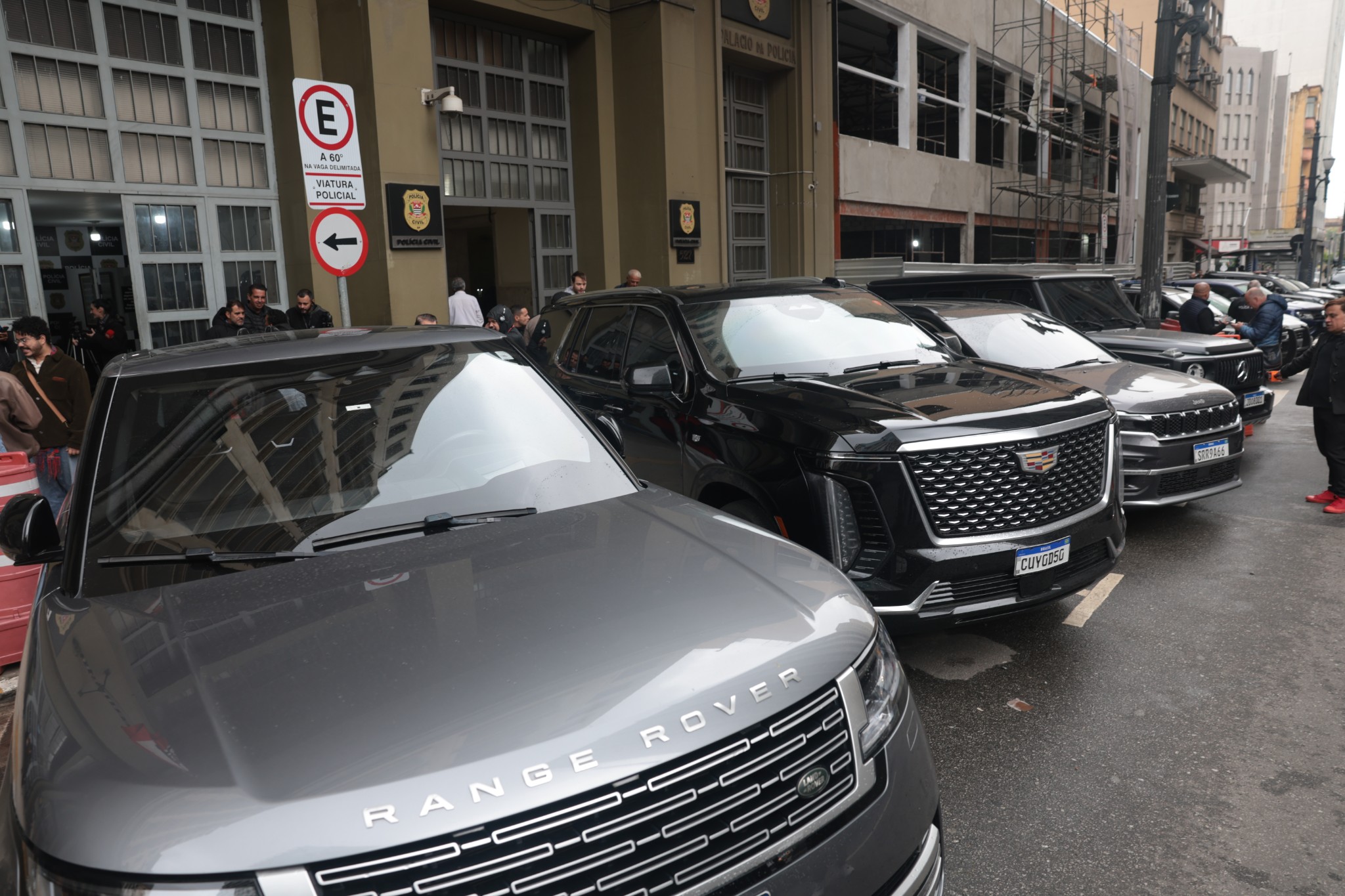 Prisão de Deolane: veja a frota de luxo avaliada em mais de R$ 8 milhões apreendida na operação contra PCC; fotos