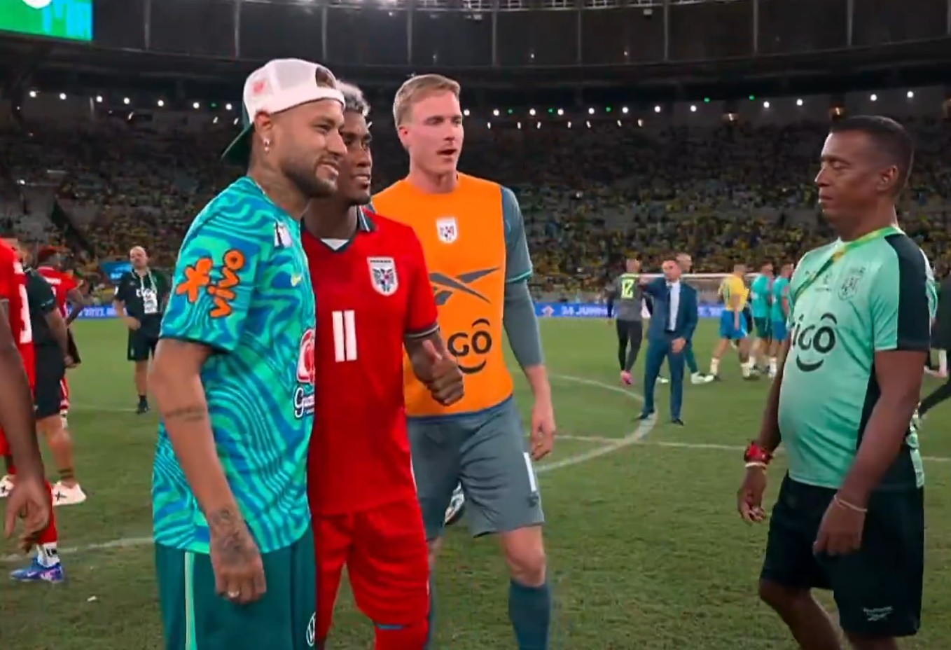 Após goleada do Brasil, seleção do Panamá faz fila para tirar fotos com Neymar no Maracanã; veja vídeo